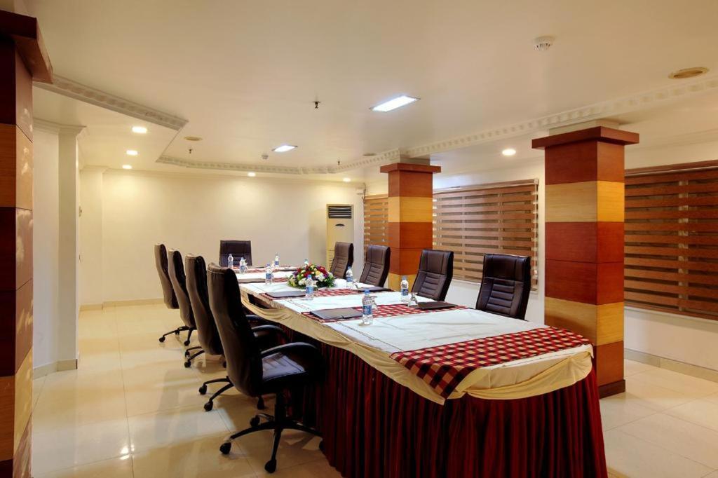 Отель Sreevalsam Residency Kulanada Tamarakulam Экстерьер фото